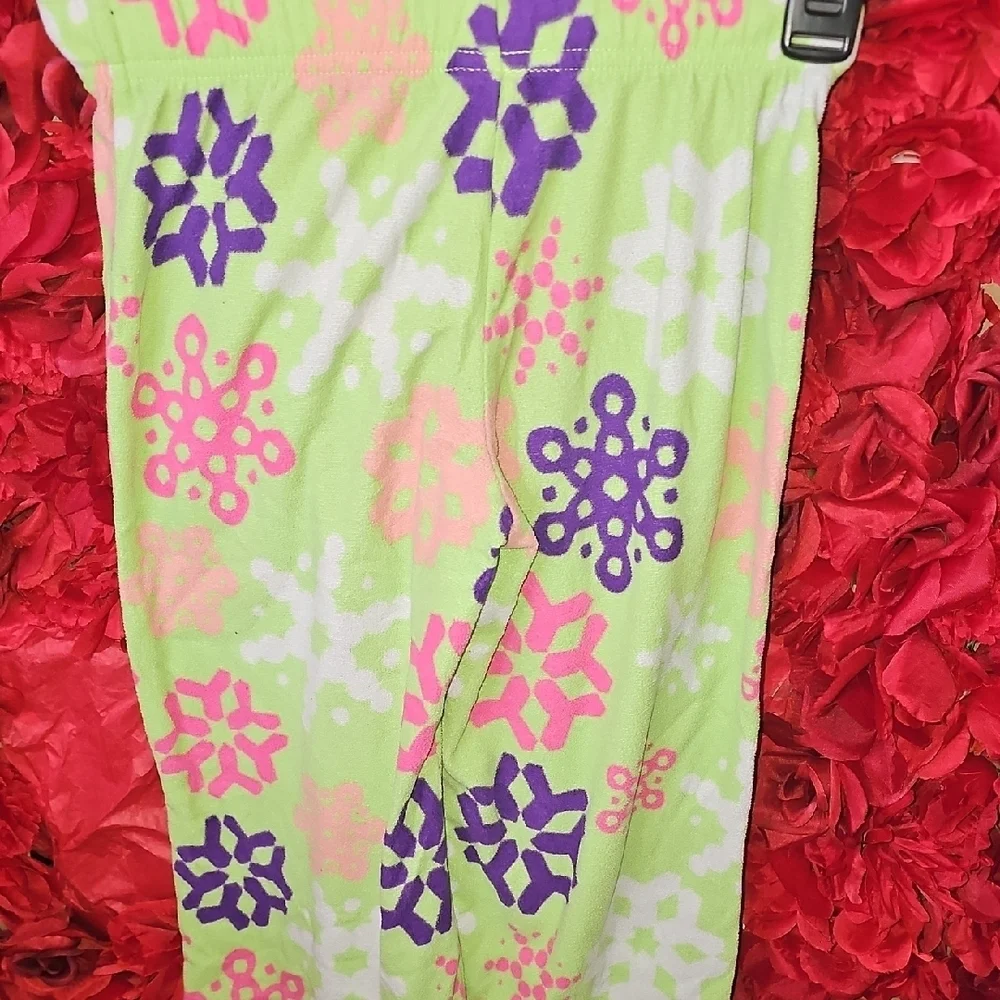 Xhilaration Girls Fleece Green Pajama Bottoms with Snowflakes Size 4/5